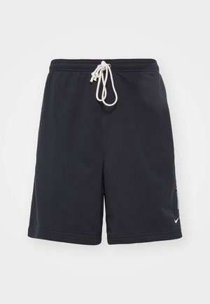 Schwarze Sportshorts mit elastischem Bund und weißem Kordelzug. Mit einem Logo auf der linken Seite. Glattes Material, knielanges Design.