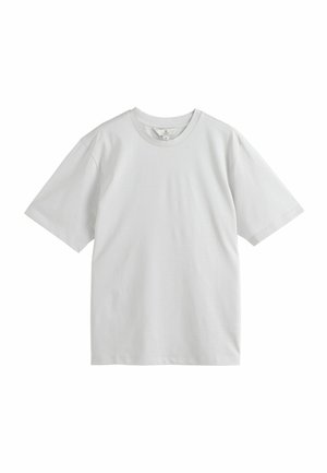 T-shirt gris clair à manches courtes fabriqué en coton doux, avec un col rond, une coupe droite et une texture légèrement côtelée.