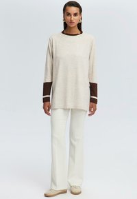Touché Privé COLOR BLOCKED - Svetr - mink