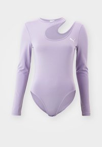 Langermet bodysuit i lavendel med en buet utskjæring. Laget av glatt stoff med en liten logo på brystet.