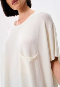 blue shadow KIONA - T-shirt basic - ecru