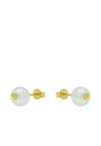 Guldstiftörhängen med stora vita pärlor, där varje örhänge pryds av en liten guldhjärtaccent nära basen för extra detalj.