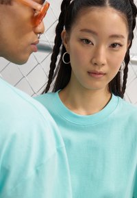 YOURTURN UNISEX BASIC OVERSIZED T-SHIRT - Jednoduché tričko - turquoise