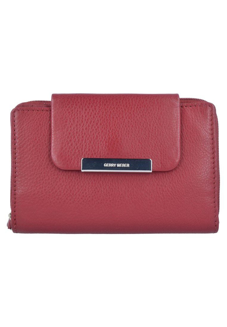 Portafoglio rosso in pelle con superficie testurizzata, chiusura a patta magnetica e etichetta metallica con il nome del marchio. Inclusa una tasca laterale con zip.