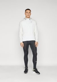 Nike Performance TRAIL AIREEZ - Vindjacka - summit white/sail/black