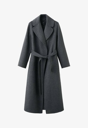 Manteau en laine gris foncé avec ceinture, larges revers et manches longues. Couleur unie avec une coupe décontractée et un design à ouverture frontale.
