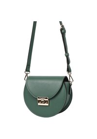 Borsa a tracolla in pelle verde con forma arrotondata, chiusura con patta, rifiniture in metallo dorato e tracolla regolabile. Texture liscia, design minimalista.