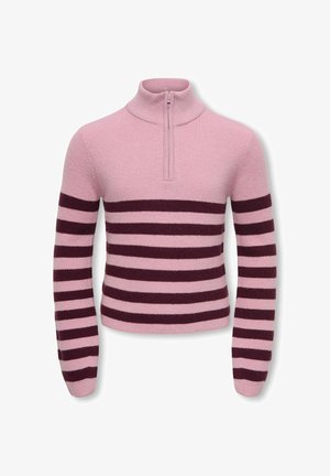 Pull en tricot rose avec des rayures horizontales violet foncé, un col montant et une courte fermeture éclair à l'avant.