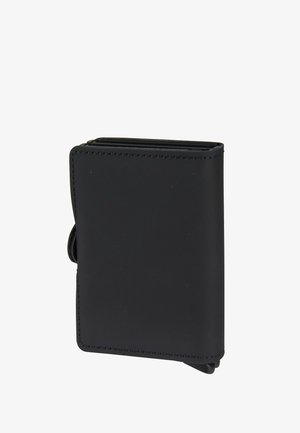 Geschlossene schwarze Leder-Bifold-Geldbörse mit sichtbaren Nähten und schlankem Profil, isoliert vor weißem Hintergrund.