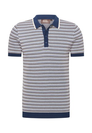 Polo de punto con rayas horizontales en azul, crema y marrón, que presenta una tapeta de tres botones y un cuello y puños acanalados.