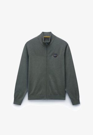 Olivengrøn zip-up jakke med et tekstureret øverste panel, ståkrave, ribbede manchetter og et cirkulært logo på venstre bryst. Glat stof.