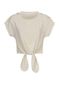 T-shirt cropped di colore beige chiaro realizzato in tessuto morbido. Presenta maniche corte arrotolate e un dettaglio con nodo legato nella parte anteriore.