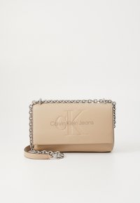 Calvin Klein Jeans SCULPTED FLAP - Borsa a tracolla - crockery