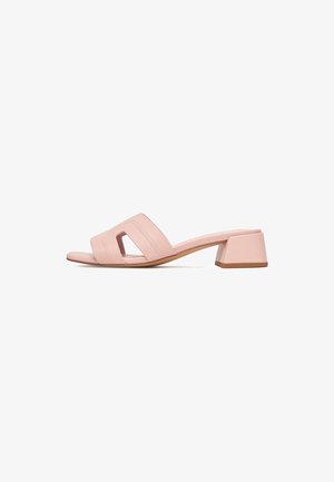 Jenny, Tagant lahtised kingad - light pink