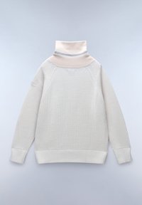 Crème-kleurige coltrui met een textuurpatroon, geribde manchetten en zoom, en een contrasterende lichtbeige hals.