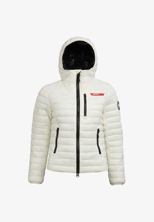 Witte gewatteerde jas met capuchon, zwarte voering, rits aan de voorkant en twee zijzakken. Kenmerkt zich door een rood logo en contrasterende zwarte ritsen.