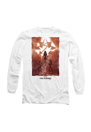 Weißes Langarmhemd mit einem grafischen Druck, der drei Figuren vor einem roten und orangefarbenen Hintergrund zeigt, einschließlich eines Logos für "The Marvels".