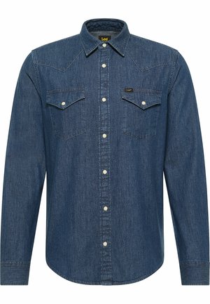 Donkerblauwe denim blouse met lange mouwen, puntig kentkraag, twee borstzakken en witte drukknoopsluitingen. Bevat een subtiele textuur van de stof.