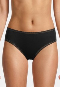 Mutande nere con pizzo decorativo in vita e aperture delle gambe, realizzate in un materiale liscio e elasticizzato per il massimo comfort.