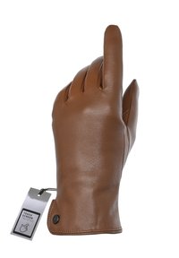 Guanto in pelle marrone con design aderente. Presenta tre scomparti per le dita, una consistenza morbida e un’etichetta che indica la compatibilità con il touchscreen.