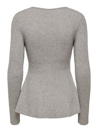 Pull gris côtelé avec un corsage ajusté et un ourlet évasé, doté de manches longues et d'un col en U. Texture en maille douce partout.