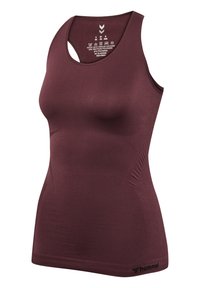 Burgunderfarbene Sporttanktop mit tailliertem Design, hergestellt aus recyceltem Polyester und Elasthan, mit Racerback und subtilen Texturdetails.