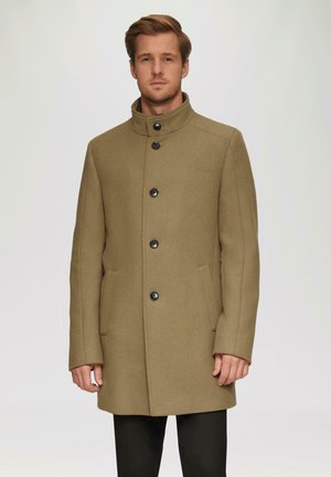 Beige Wollmischschirm mit hohem Kragen, ausgestattet mit fünf schwarzen Knöpfen und Seitentaschen, taillierte Passform und glatte Textur.