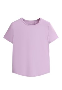 Lavendelfarvet T-shirt med korte ærmer, rund hals, glat stof og enkelt design, vist på hvid baggrund.