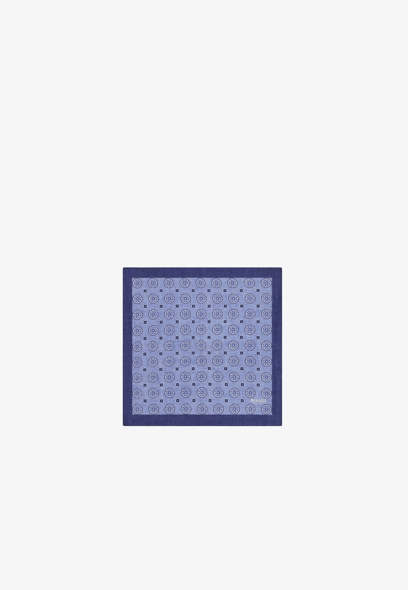 Mouchoir carré bleu avec motifs floraux circulaires et petits carrés, bordure bleu foncé et logo "BOGGI" dans le coin.