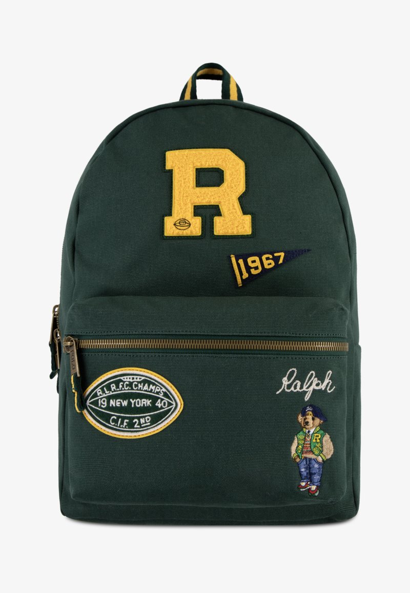 Groene canvas rugzak met gele vilt "R" embleem, 1967 patch en geborduurd Ralph beer detail. Eén ritsvak aan de voorkant.