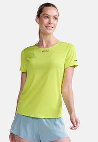 2XU LIGHT SPEED TEE - Sports T-shirt - volt black reflective