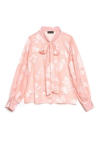 Ružová kvetinová blúzka s mašličkou na krku, dlhými nadýchanými rukávmi a jemným lesklým povrchom. Má reliéfne vzory kvetov a manžety.