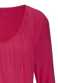 Fuchsia Langarmshirt mit rundem Ausschnitt und gerafften Falten am Ausschnitt, aus weichem, leichtem Stoff gefertigt.