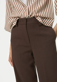 Marks & Spencer CREPE TAB DETAIL WIDE LEG - Broek - dark chocolate
