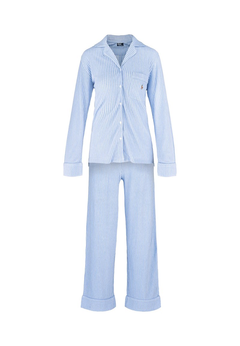 Conjunto de pijama a rayas azul y blancas que incluye una camisa de manga larga con botones, bolsillo en el pecho y pantalones a juego con puños; hecho de algodón.