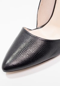 KIOMI Escarpins à talons hauts - black