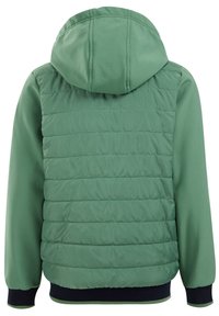 Grön jacka med quiltat bakstycke, huva och kontrasterande mörkblå muddar och nederkant. Materialet verkar slätt med en mjuk textur.