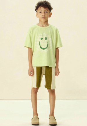 GESTREIFTE - Shorts - grün