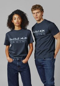 Red Bull Racing x Pepe Jeans RED BULL RACING LOGO DRIVER TEE - Marškinėliai su spaudiniu - dulwich blue