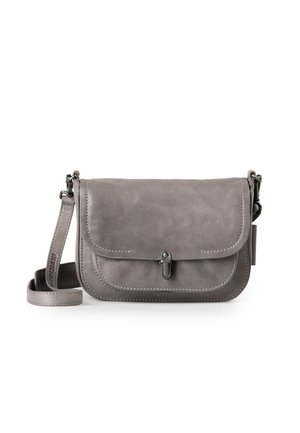 Borsa a tracolla in pelle grigia con chiusura a pattina, cuciture sottili, tracolla regolabile e un elemento decorativo a chiusura. Texture liscia, design compatto.