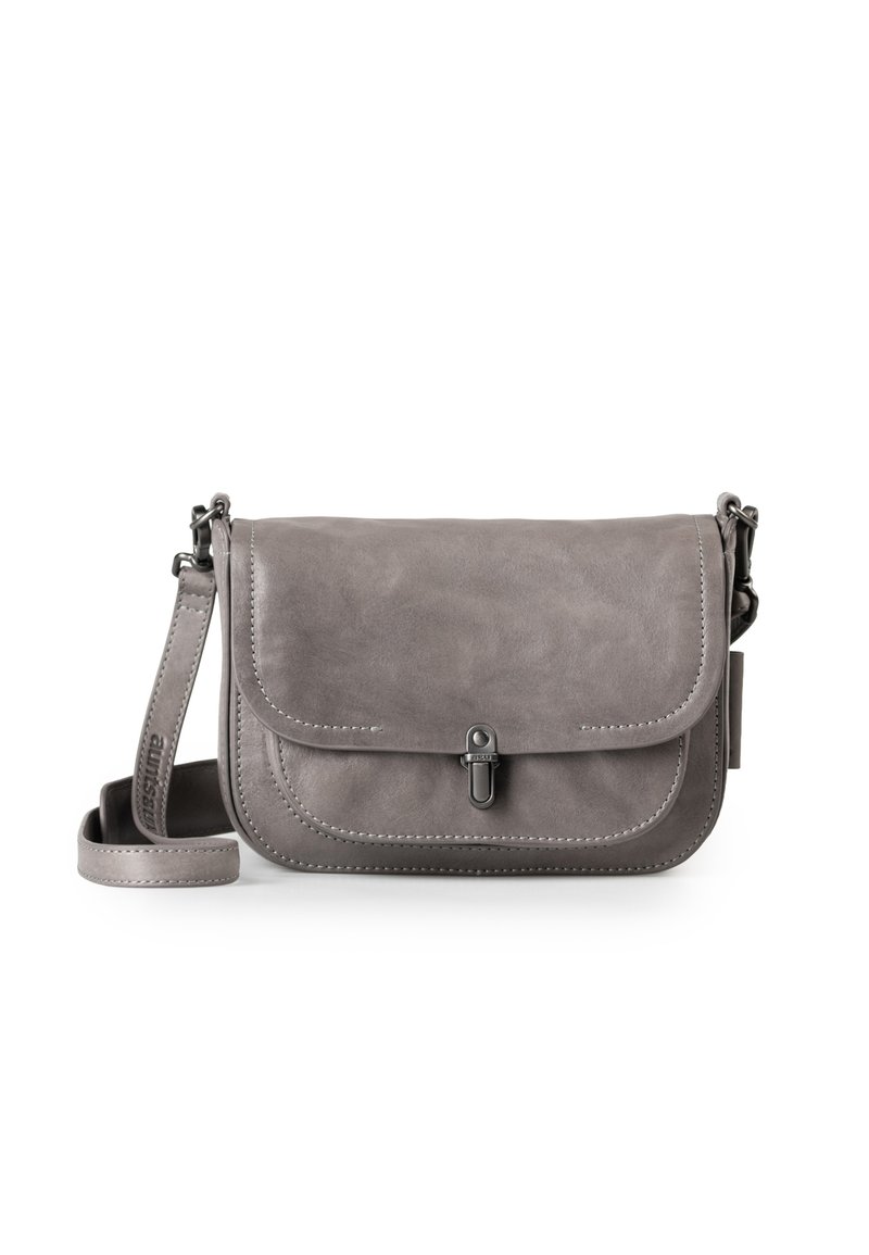 Borsa a tracolla in pelle grigia con chiusura a pattina, cuciture sottili, tracolla regolabile e un elemento decorativo a chiusura. Texture liscia, design compatto.