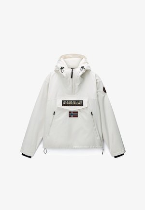Weißes Kapuzenanorak mit vorderer Reißverschlusstasche, seitlichen Reißverschlusstaschen, norwegischer Flaggen-Patch und Napapijri-Logo auf der Brusttasche.
