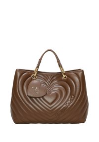 Borsa a mano in pelle marrone con design trapuntato a forma di cuore, doppi manici, dettagli in metallo color oro e targhetta a forma di cuore con logo in rilievo.