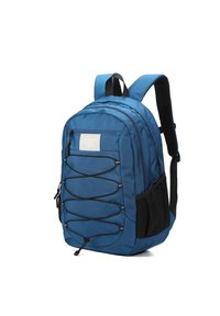 Zaino blu realizzato in tessuto resistente, con spallacci regolabili, design con cordino elastico frontale, tasca laterale in rete e una patch rettangolare con logo.