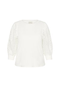 Camiseta blanca con mangas cortas abullonadas hechas de encaje. Cuello redondo y cuerpo sólido, con patrones de encaje texturizados en las mangas.