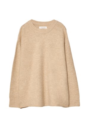 Beige trui van zacht breimateriaal met een ronde hals, lange mouwen en geribde boorden en zoom. Minimalistisch ontwerp zonder patronen.