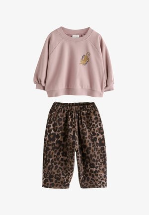 Next, REGULAR FIT - LONG SLEEVE TOP AND BARREL TROUSERS SET - Survêtement - brown leopard print