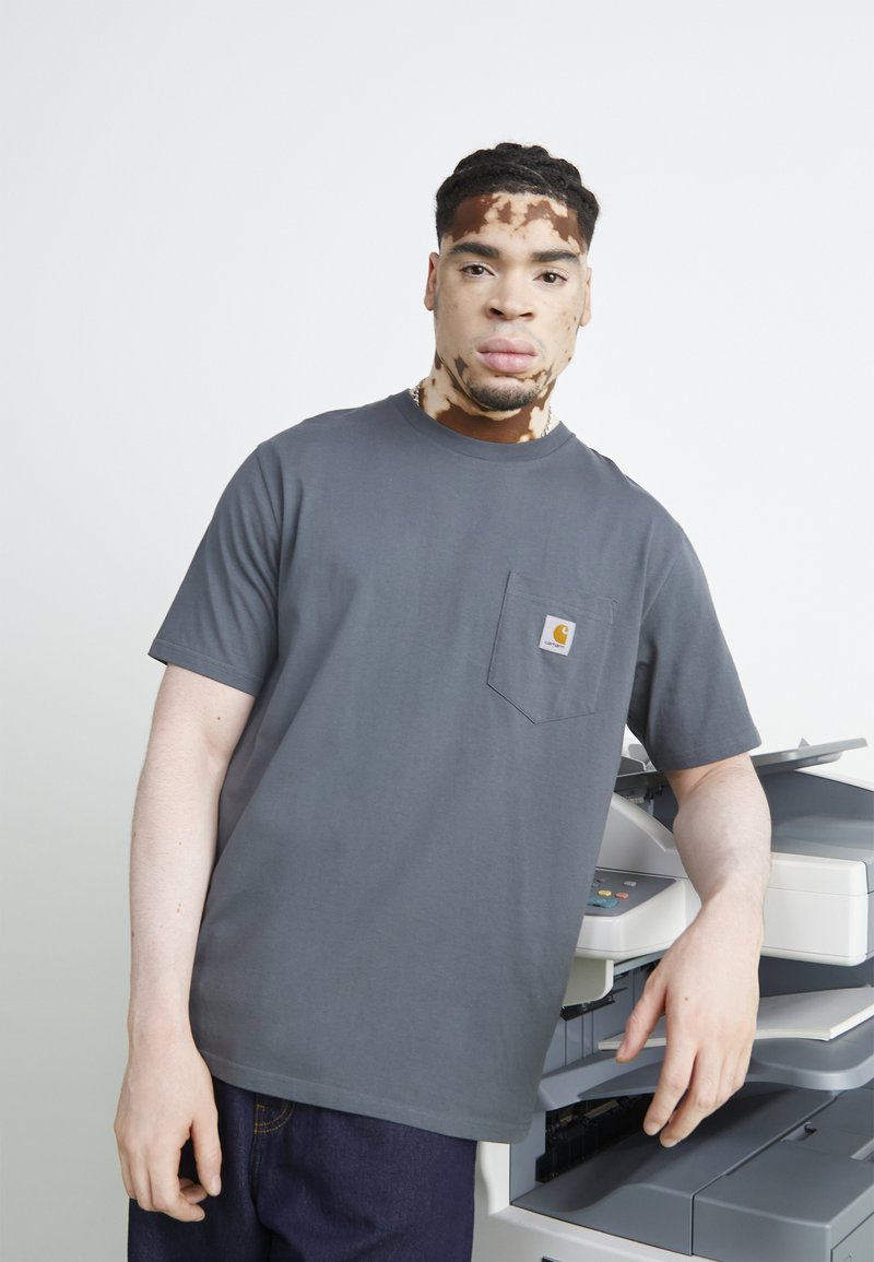 Carhartt WIP - POCKET - T-shirt - bas - jura, Förstora