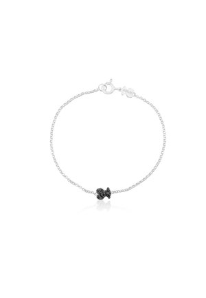 Bracciale in argento con ciondolo a forma di pesce nero caratterizzato da dettagli texturizzati e chiusura a moschettone.
