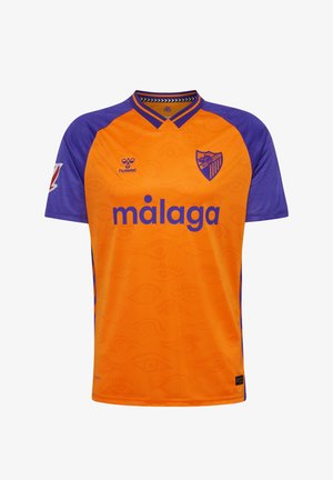 Maillot de football orange et violet avec un col en V, des manches courtes, un logo et une texture à motifs avec des motifs oculaires. "malaga" est affiché de manière bien visible.